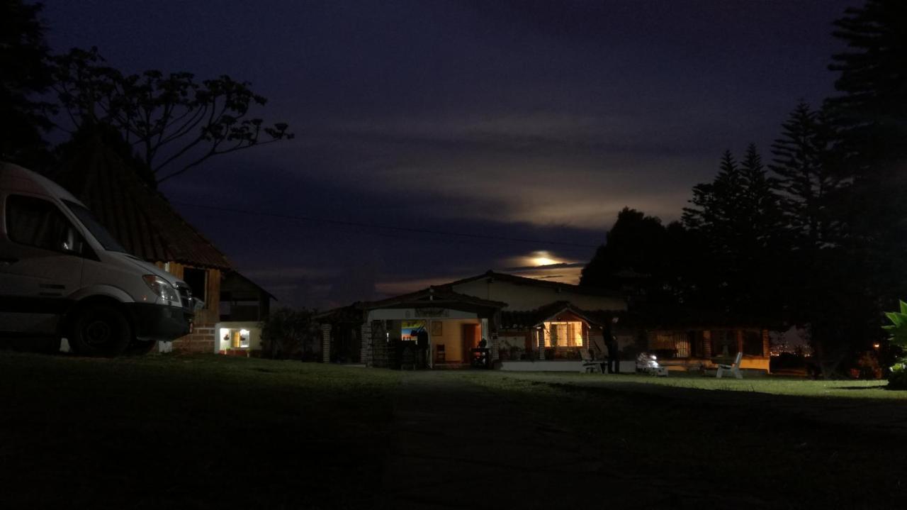 Al Bosque Hostel & Glamping サンタ・エレナ エクステリア 写真
